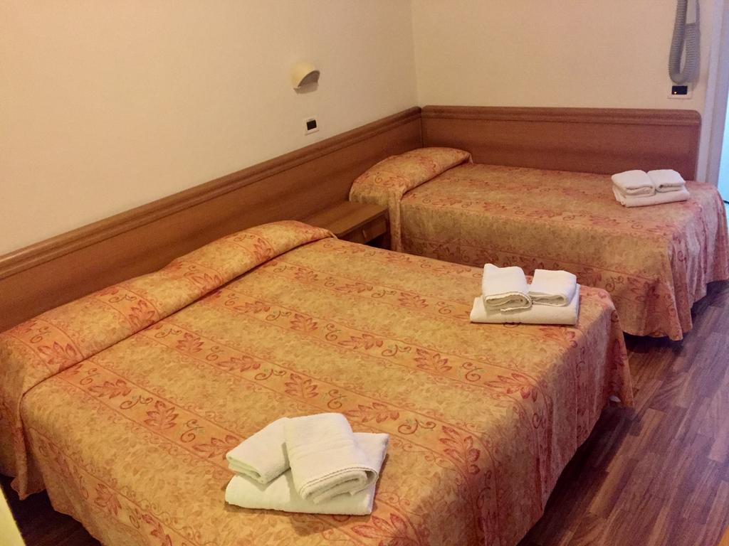 Hotel Bamar Pinarella Dış mekan fotoğraf
