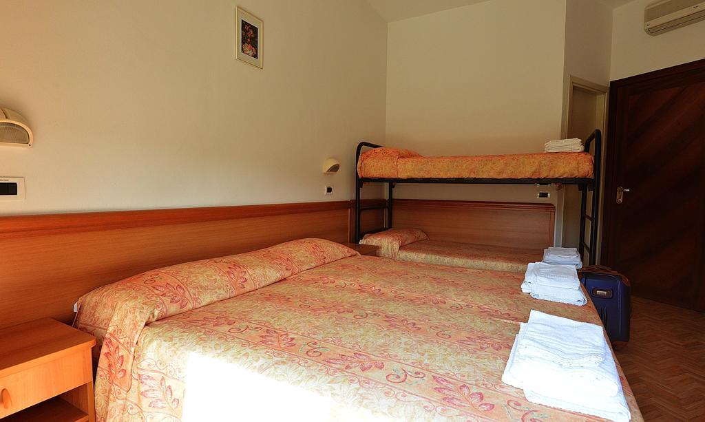 Hotel Bamar Pinarella Dış mekan fotoğraf