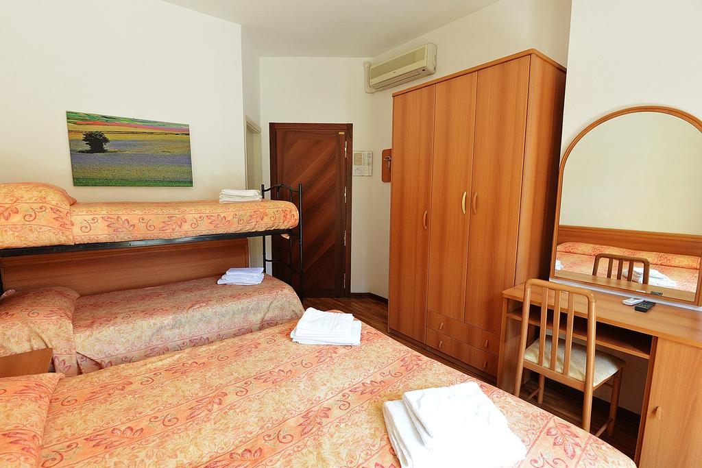 Hotel Bamar Pinarella Dış mekan fotoğraf