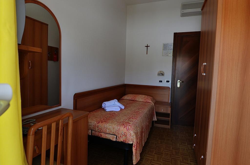 Hotel Bamar Pinarella Dış mekan fotoğraf